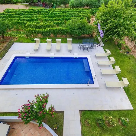 Privatunterkunft Poolside Escape