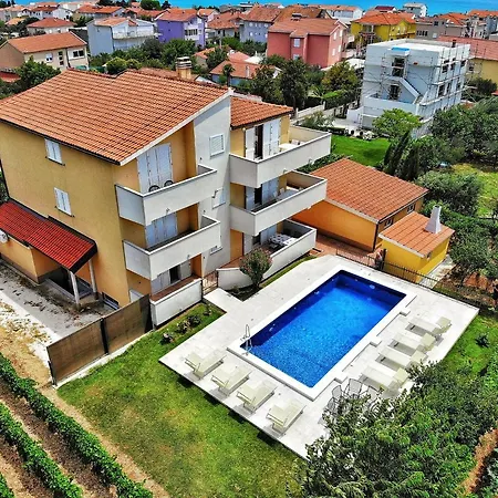 Poolside Escape Ostanak kod kuće Kastela