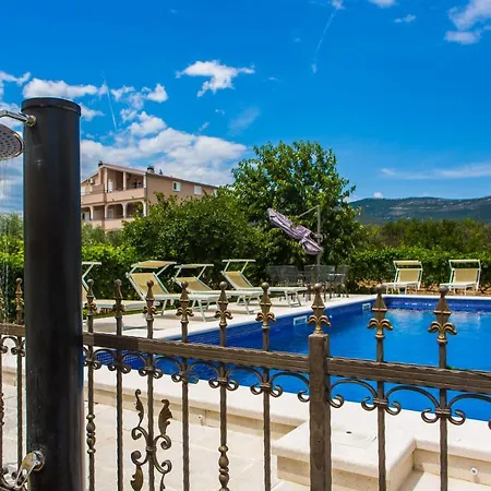 Ostanak kod kuće Poolside Escape *