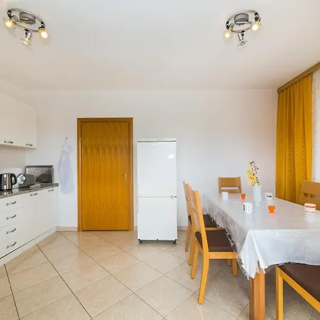 Poolside Escape Ostanak kod kuće Kastela