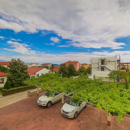 Ostanak kod kuće Poolside Escape Kastela