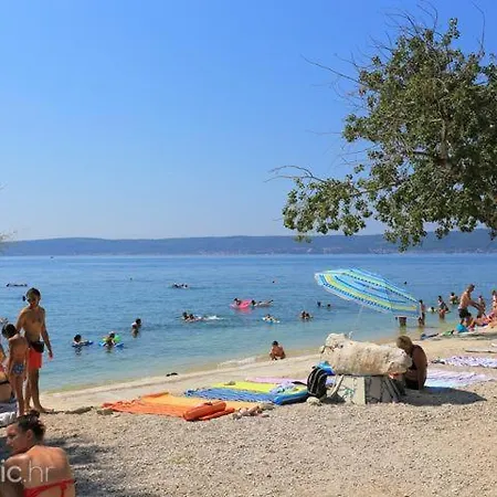 Poolside Escape Homestay Kastela
