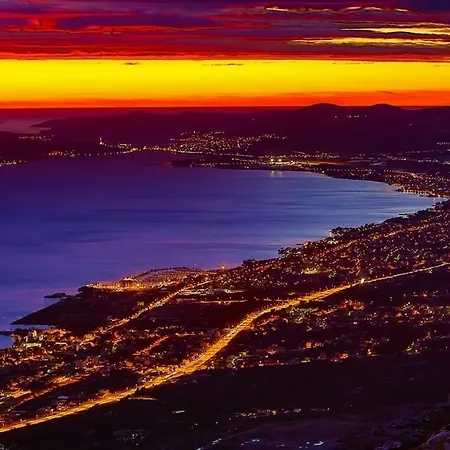 Poolside Escape Kastela