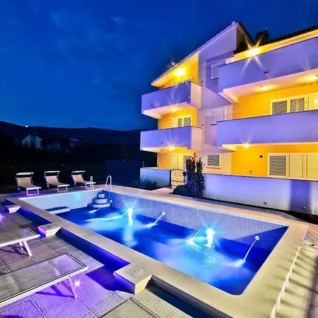 Poolside Escape Ostanak kod kuće Kastela
