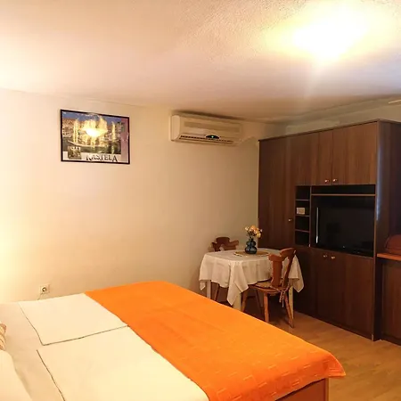 Poolside Escape Privat bolig Kaštela