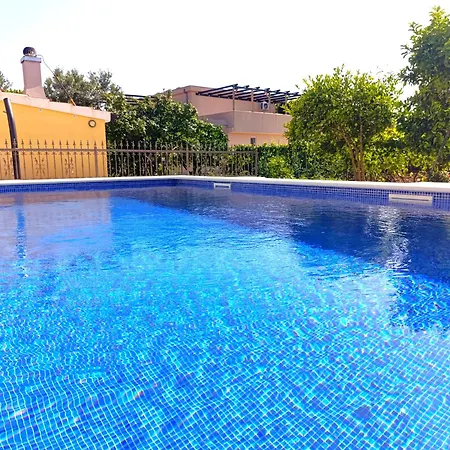 Poolside Escape *