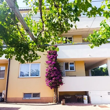 Ostanak kod kuće Poolside Escape Kastela